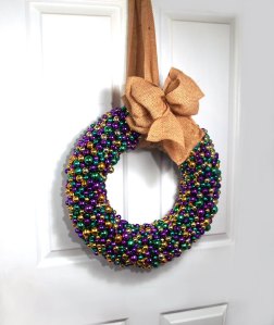 This wreath is for sale on Etsy for $75. It's in @nolabeadart's shop. 